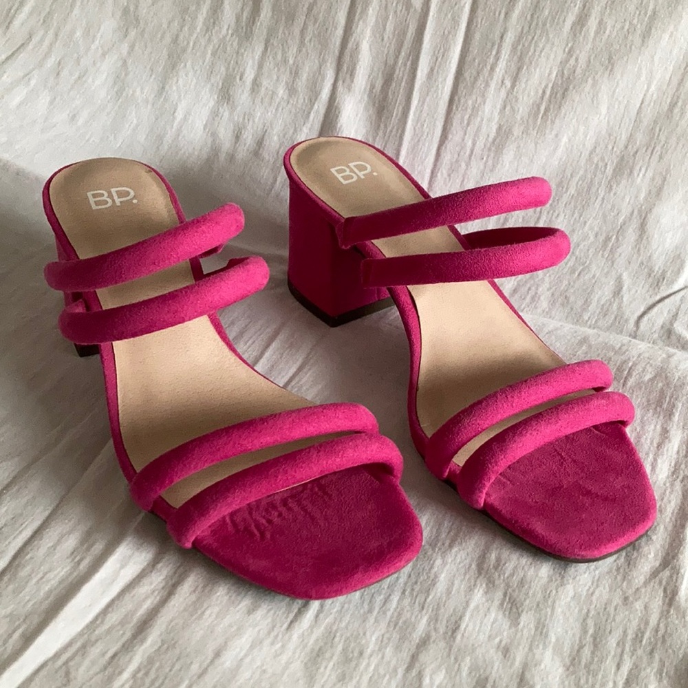 BP. Fuchsia stacked sandals